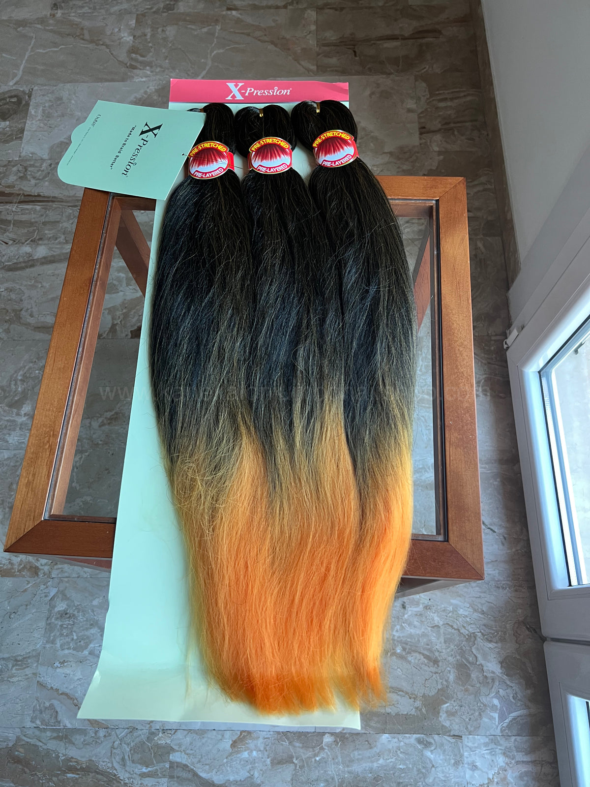X-pression Outre 270 g vorgestrecktes Kanekalon-Haar 66 cm – T1B-Orange Schwarz - orange